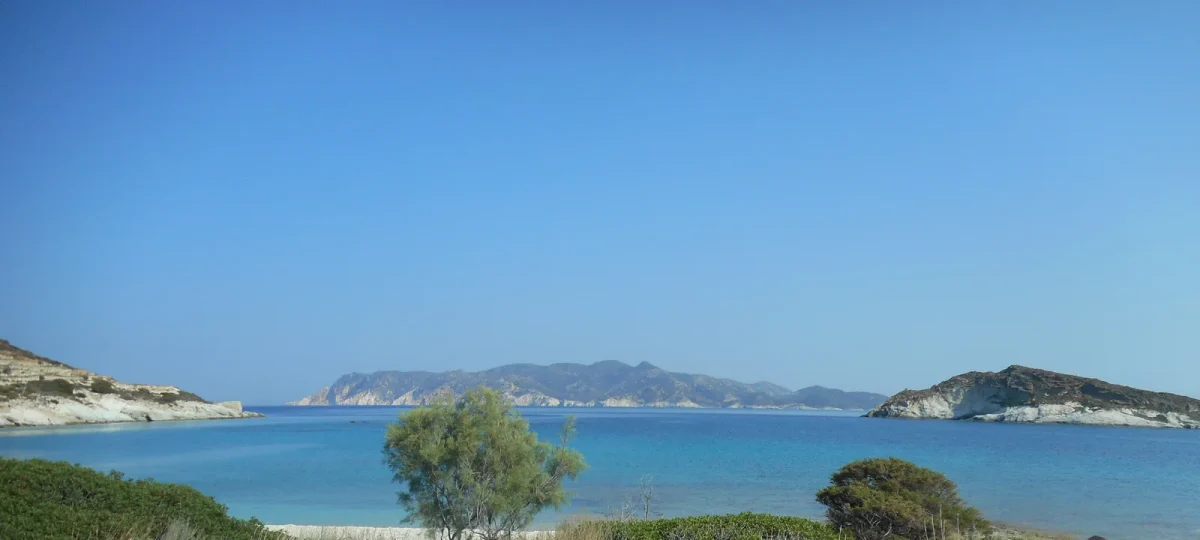 Prassa beach in Kimolos, white rocks and turquoise water with Polyaigos behind